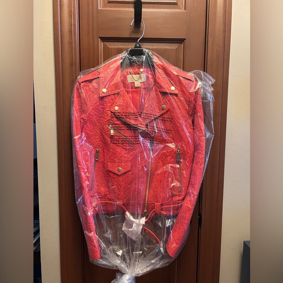 Michael Kors Crinkled Moto Leather Jacket-Coral w/Gold Hardware-Size M NWOT🌺 - Picture 4 of 4